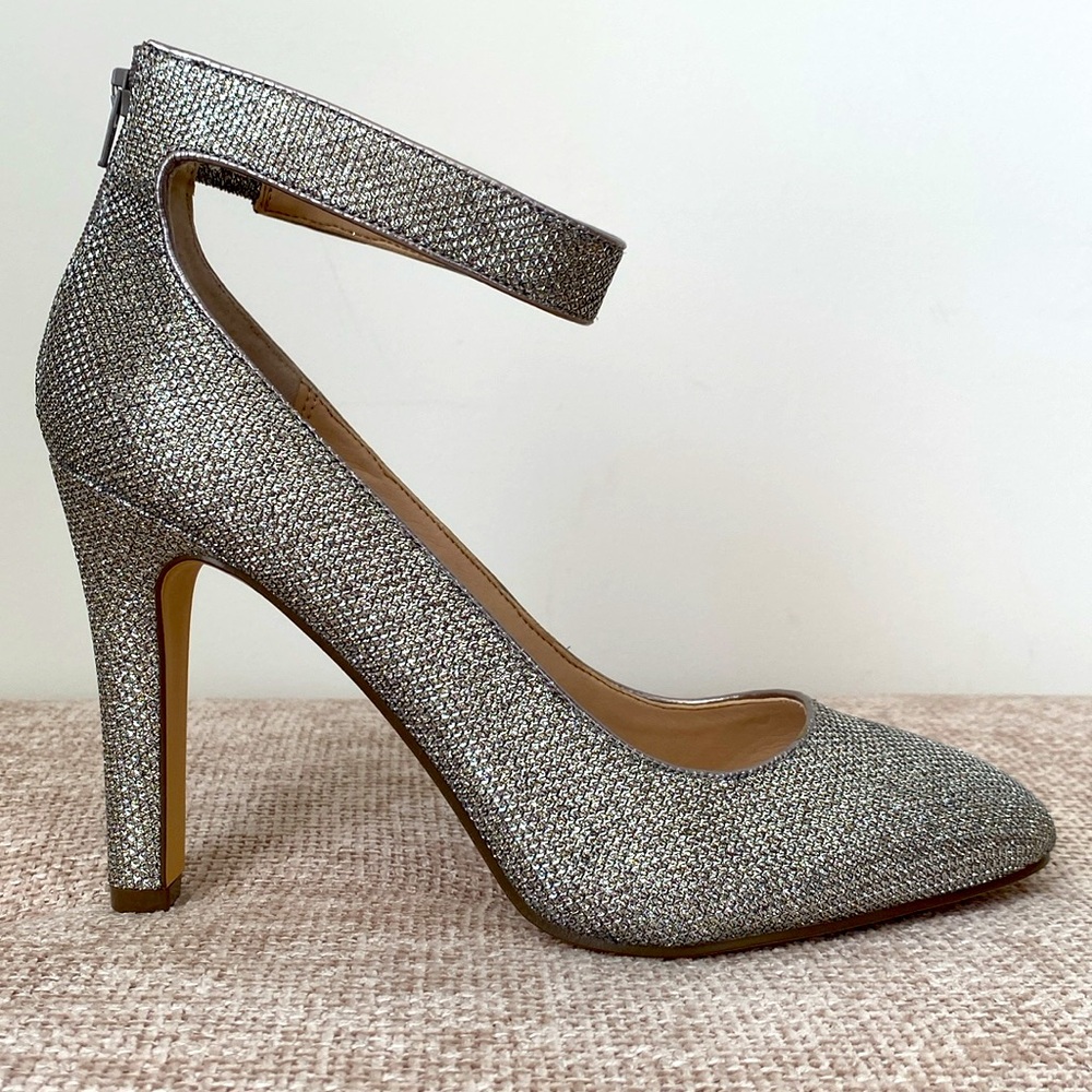 Nina Ivelis Pumps